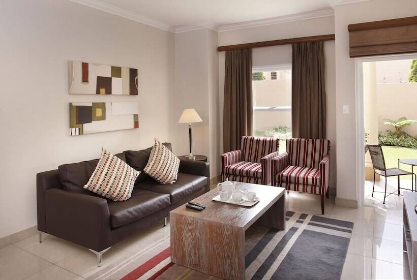 带2个卧室的公寓, The Capital Villa