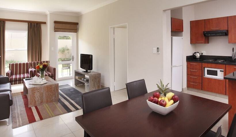 带2个卧室的公寓, The Capital Villa