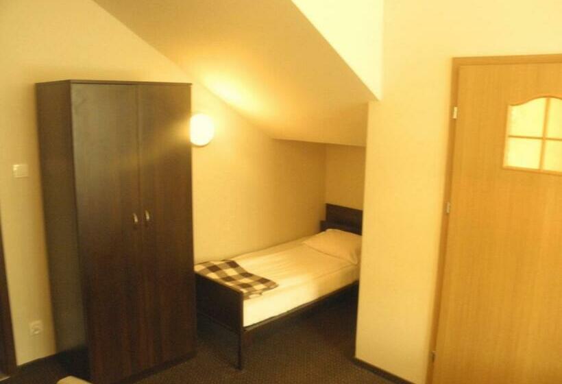 חדר סטנדרט לשלושה, Zajazd U Sosny