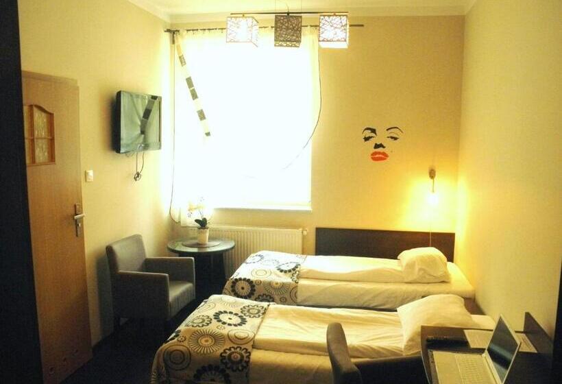 חדר סטנדרט לשלושה, Zajazd U Sosny