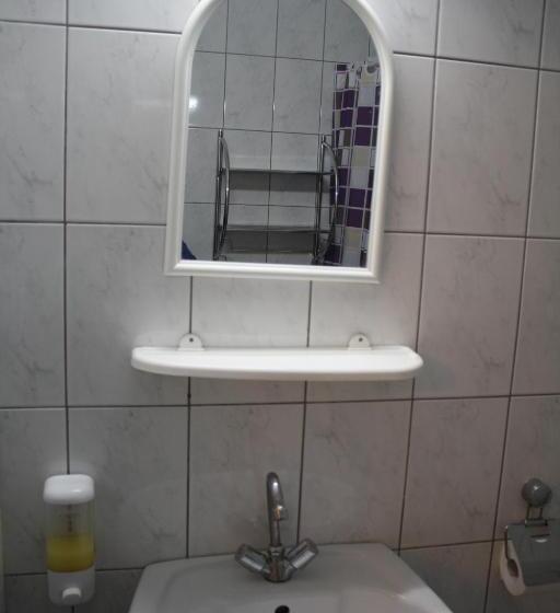 חדר אקונומי לשלושה, Zajazd U Sosny