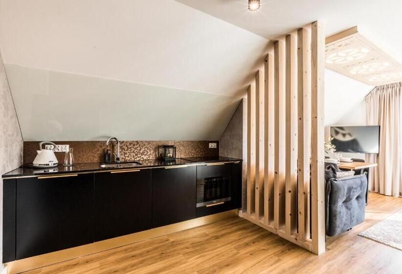 استودیوی استاندارد, Aparthotel Prestige