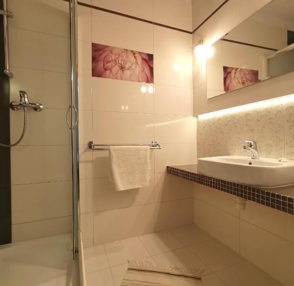 اتاق استاندارد سه نفره, Galicówka