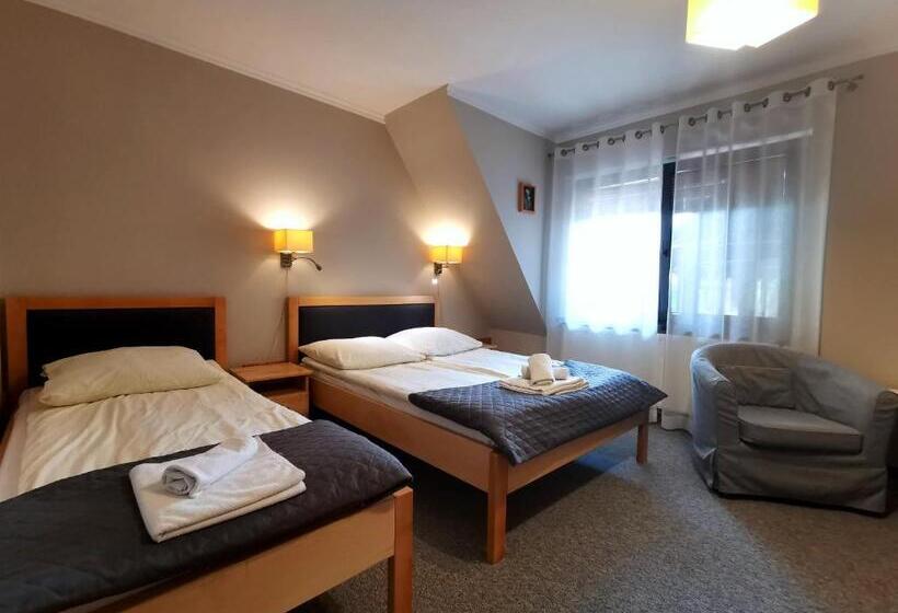 اتاق استاندارد سه نفره, Galicówka