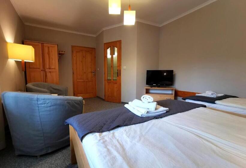 اتاق استاندارد سه نفره, Galicówka