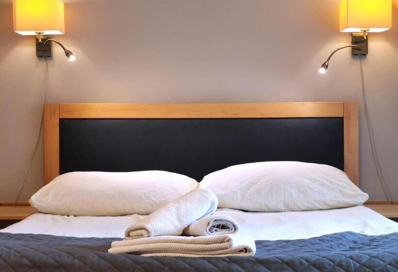 اتاق استاندارد سه نفره, Galicówka