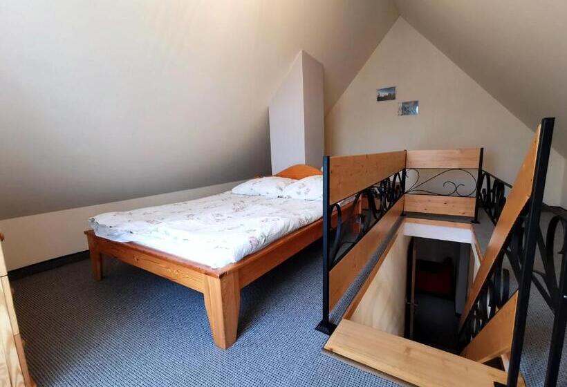 اتاق استاندارد سه نفره, Galicówka