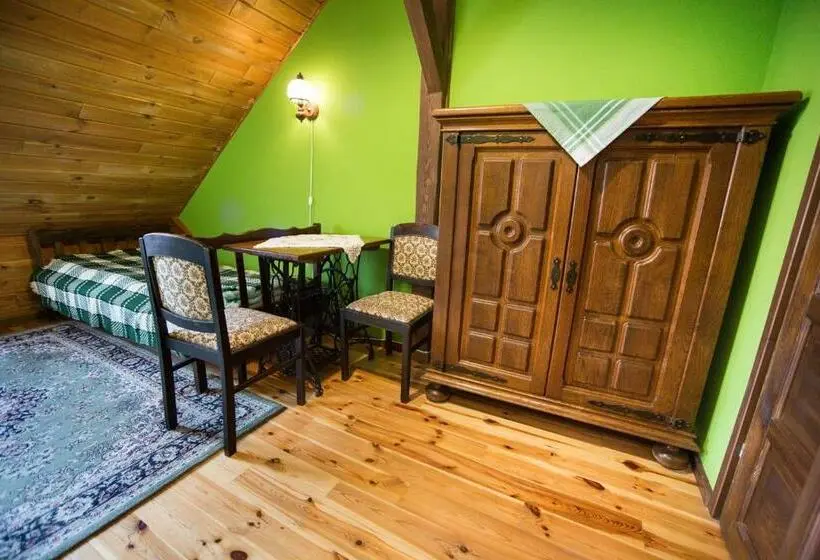 Basic-huone, Oberża