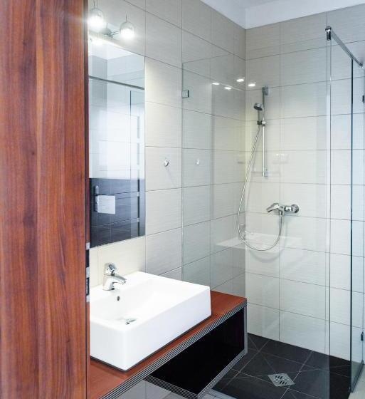 חדר דלוקס לשלושה, Pod Chmielarzem