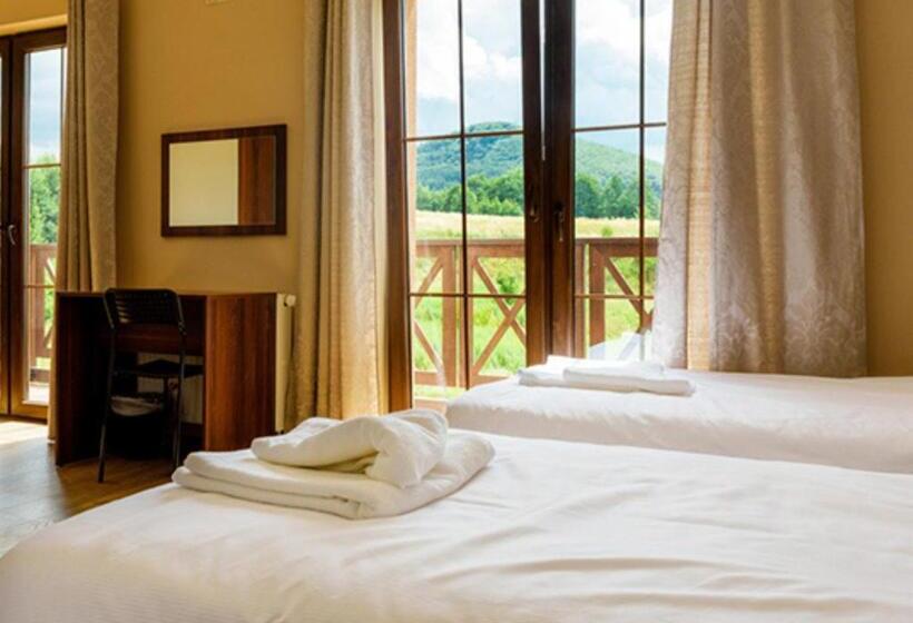 חדר דלוקס לשלושה, Pod Chmielarzem