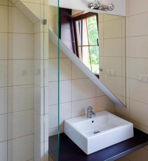 חדר בסיסי, Pod Chmielarzem