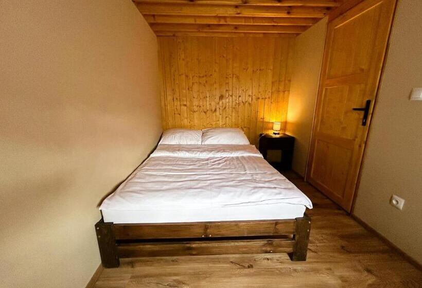 בקתת חדר, Pod Chmielarzem