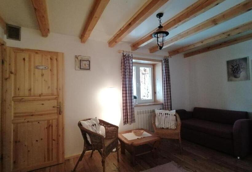 标准间, Siedlisko Zakucie