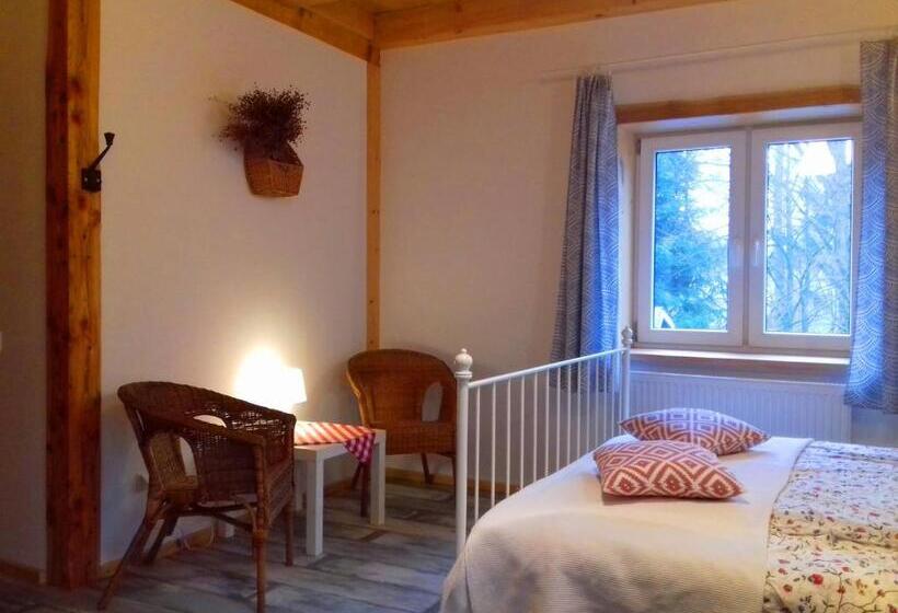 家庭间, Siedlisko Zakucie