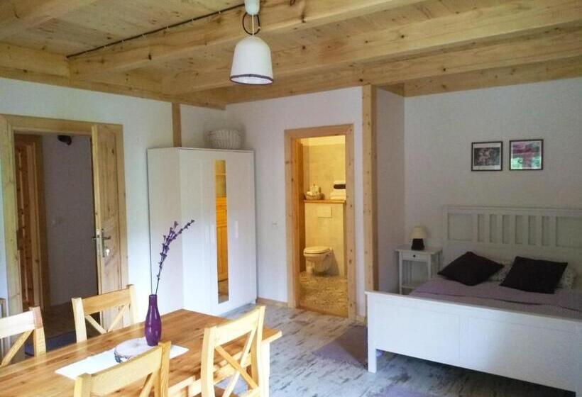 家庭间, Siedlisko Zakucie