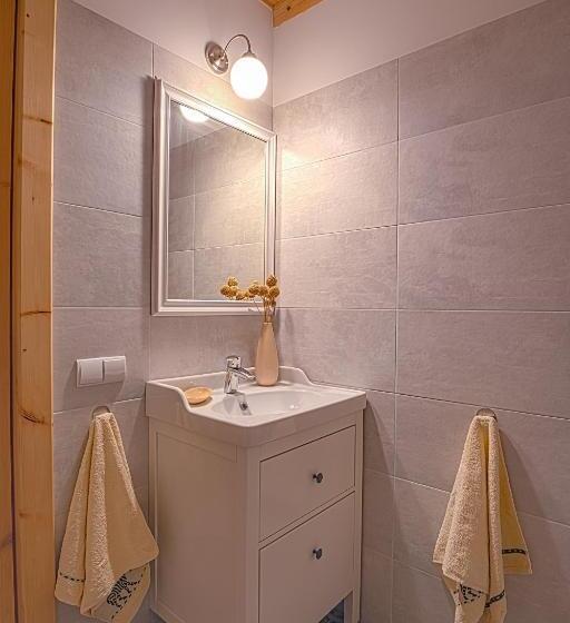 家庭间, Siedlisko Zakucie