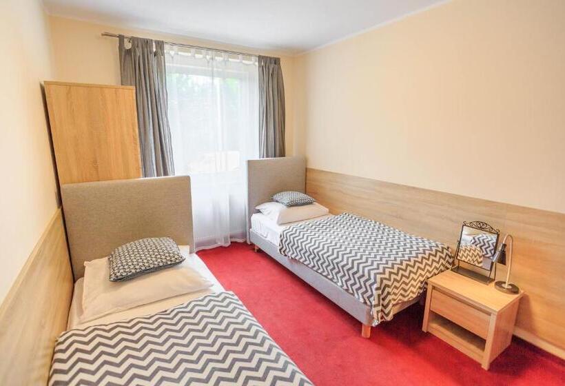 Трехместный Номер Стандарт Совместная Ванная, Botanik Hostel