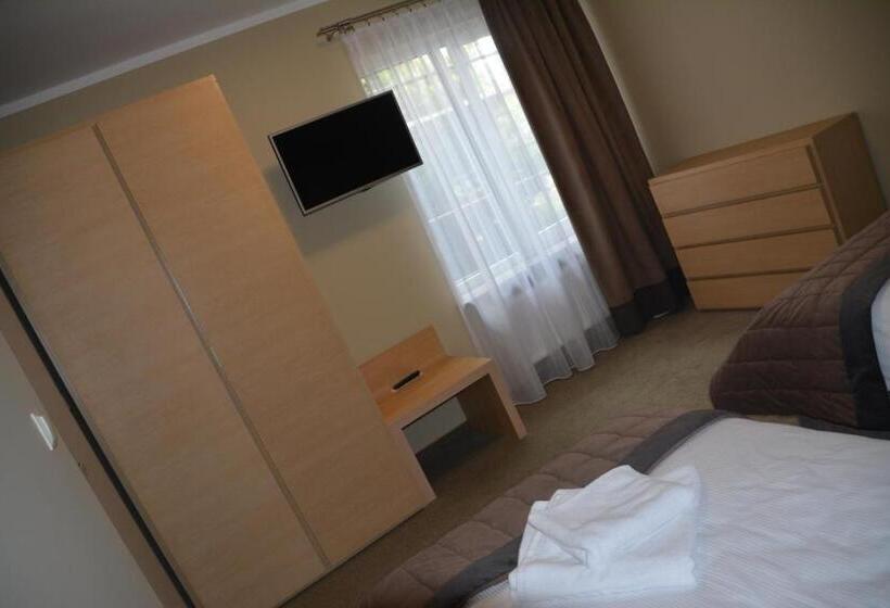 דירת שלושה חדרים, Emef Centrum Szkoleniowo Serwisowe