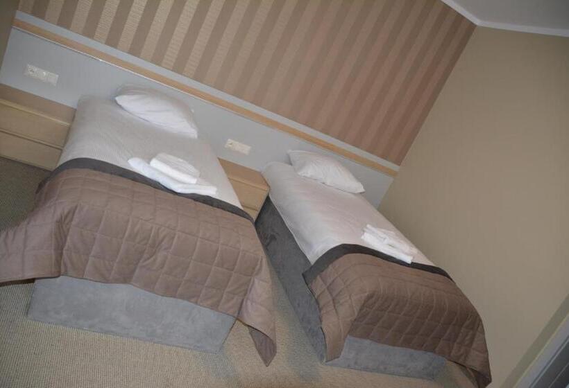 דירת שלושה חדרים, Emef Centrum Szkoleniowo Serwisowe