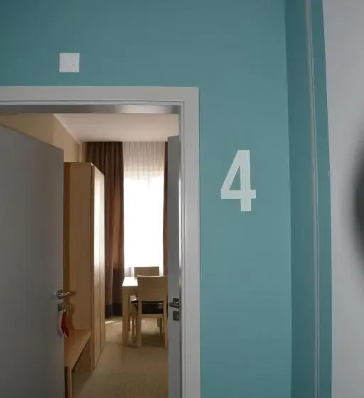 スタンダードトリプルルーム, Emef Centrum Szkoleniowo Serwisowe