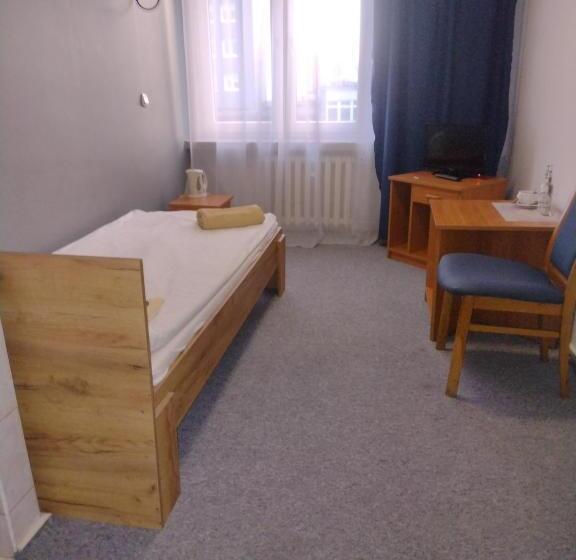 Номер Базовый Одноместный Совместный Санузел, Hostel Barbórka
