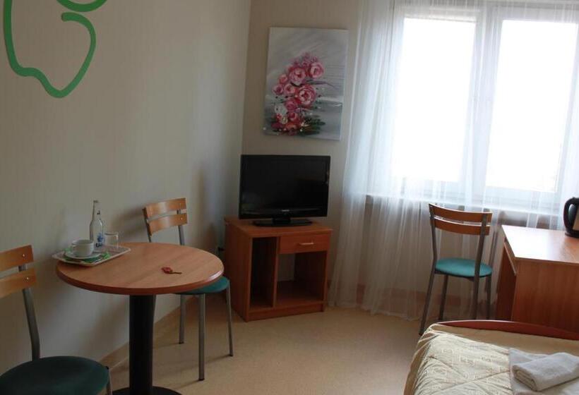 חדר בסיסי יחיד עם חדר אמבטיה משותף, Hostel Barbórka