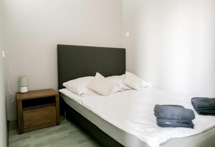 דירת שני חדרים, Hostel Barbórka