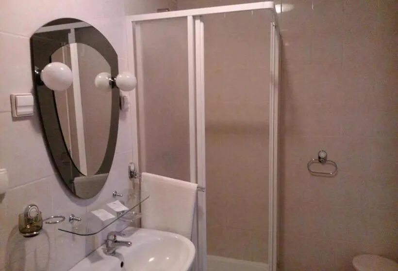 Standard Kolmen Hengen Huone, Hostel Miłosz