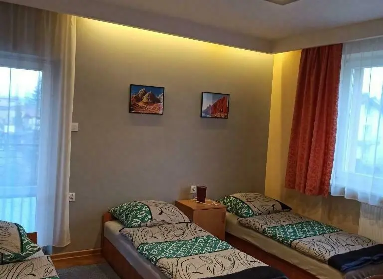 Standard Neljän Hengen Huone Parveke, Noclegi Słodki Sen 1