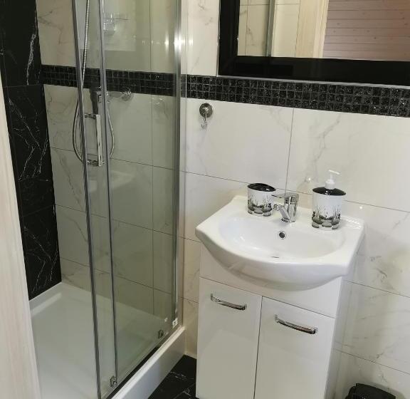 חדר סטנדרט לארבעה, Noclegi święta Katarzyna ,, Pod Jeleniami Prawdziwymi