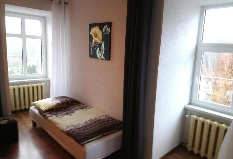 חדר סטנדרט לשלושה, Pokoje Gościnne Strażnica