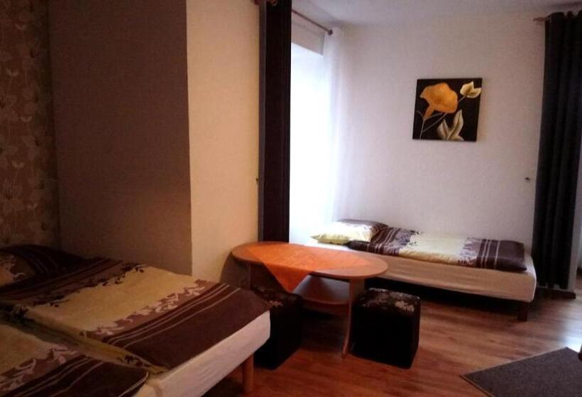 חדר סטנדרט לשלושה, Pokoje Gościnne Strażnica