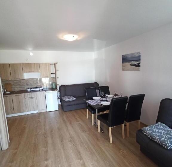 בקתת חדר, Pokoje Gościnne Strażnica