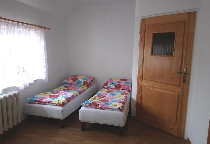 סטודיו משפחתי, Pokoje Gościnne Strażnica