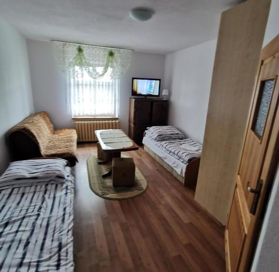 חדר סטנדרט לארבעה, Pokoje Gościnne Strażnica