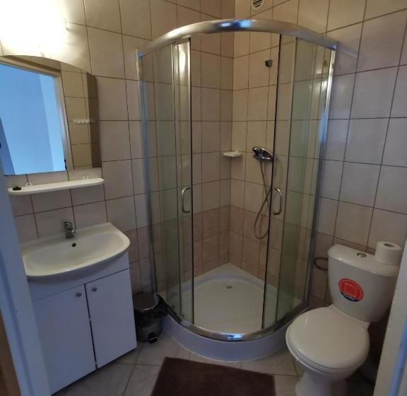 חדר סטנדרט לארבעה, Pokoje Gościnne Strażnica