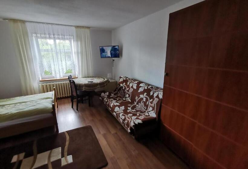 חדר סטנדרט לארבעה, Pokoje Gościnne Strażnica