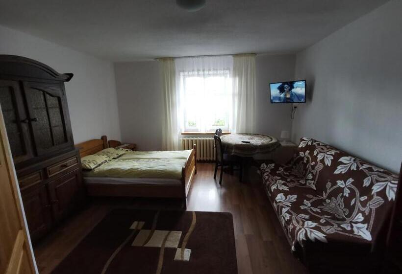 חדר סטנדרט לארבעה, Pokoje Gościnne Strażnica