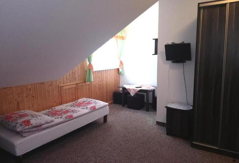 חדר סטנדרט לשלושה, Pokoje Gościnne Strażnica