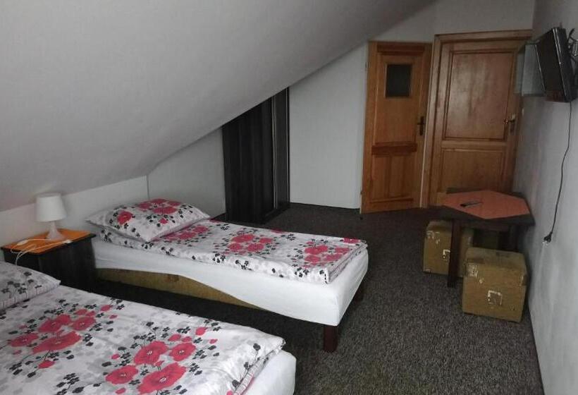 חדר סטנדרט לשלושה, Pokoje Gościnne Strażnica