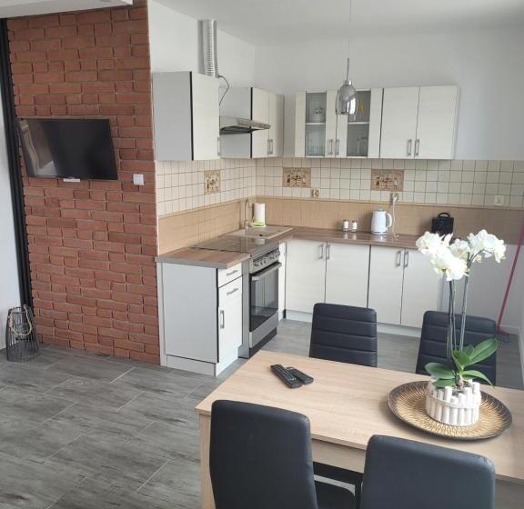 Апартаменты 2 Спальни, Pokoje Gościnne Strażnica