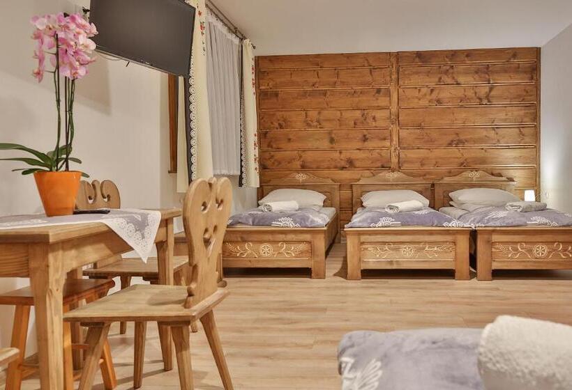 Fyrbädds Deluxerum, Pokoje Na Zakręcie Blisko Term Bania Oraz Restauracji Rodzinna Atmosfera