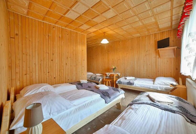 Familjerum, Pokoje Na Zakręcie Blisko Term Bania Oraz Restauracji Rodzinna Atmosfera