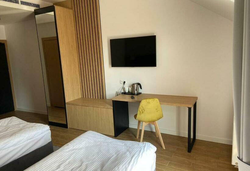 غرفة قياسية مزوَّدة بشُرفة, Sebory