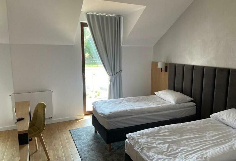 غرفة قياسية مزوَّدة بشُرفة, Sebory