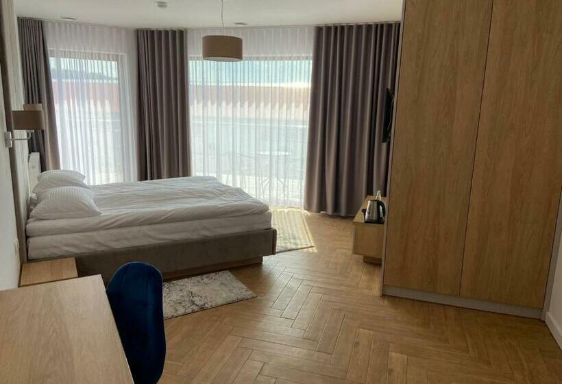 غرفة سوبيريور, Sebory