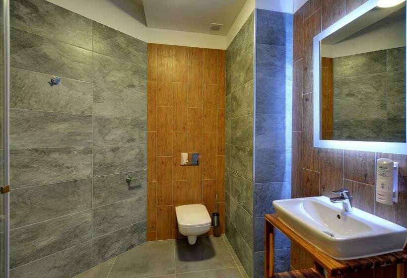 חדר סטנדרט לשלושה, Nocleg Em