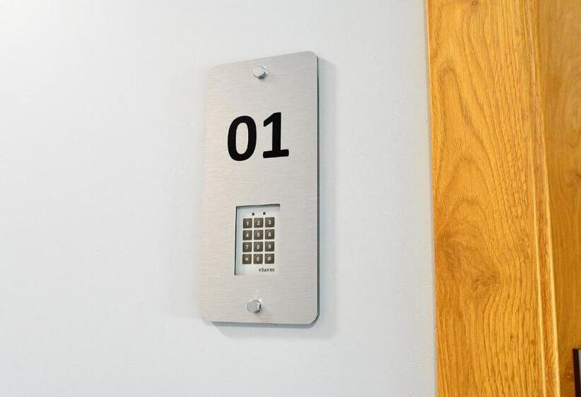 חדר סטנדרט לשלושה, Nocleg Em