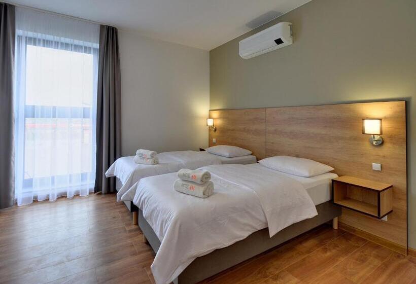 חדר סטנדרט לשלושה, Nocleg Em