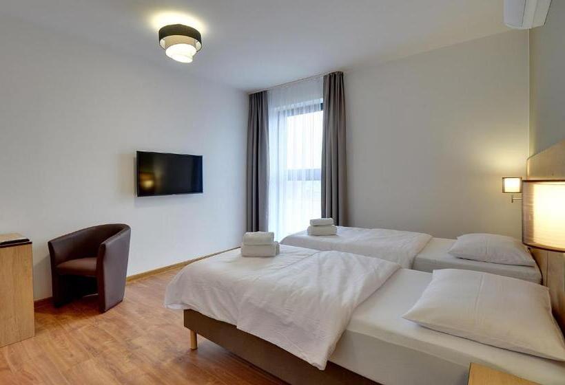 חדר סטנדרט לשלושה, Nocleg Em